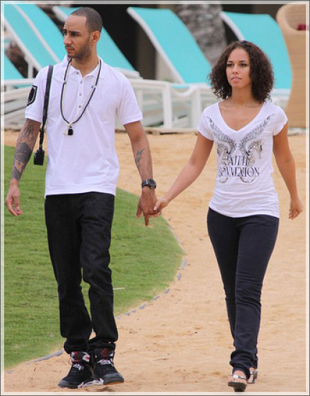 alicia-keys-holding-hands-450