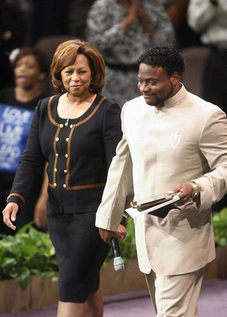 slideshow_1001690185_Pastor_Abuse_Allegations_JP(5)