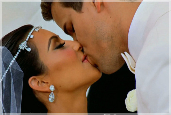 kim-kris-wedding-kiss